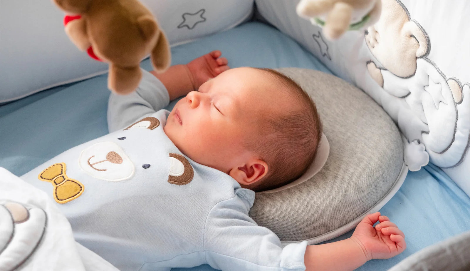 8 Newborn Baby Essentials for Minimalist Parents